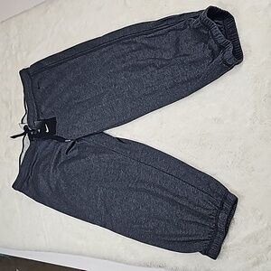 NIKE  Women's Capri Joggers SIZE Medium